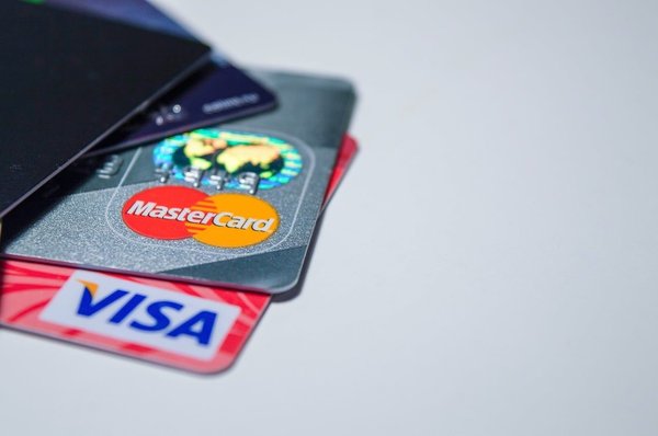 Les cartes bancaires pour mineurs : Un guide en quelques points