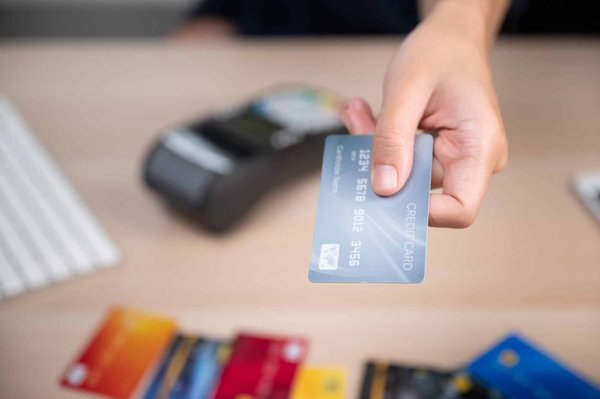 Guide complet pour comprendre l'utilisation de la carte Gold de Fortuneo