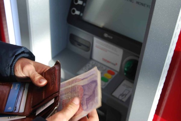Pourquoi ne pas laisser son argent à  la banque ?